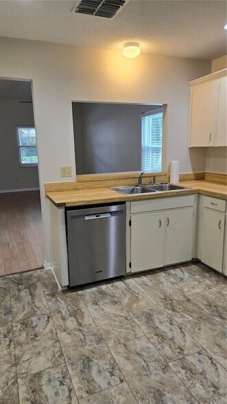 Building Photo - 1657 Tremont Ln