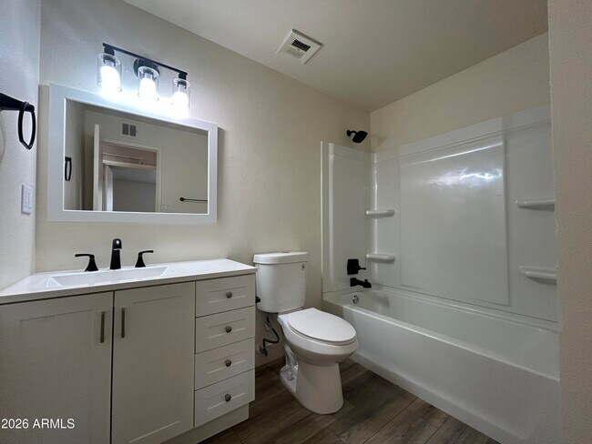 Building Photo - 1817 W Wood Dr