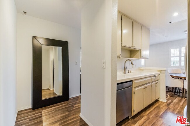 Building Photo - 4501 Cedros Ave
