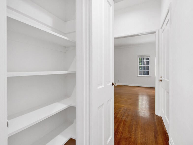 Building Photo - 7467 Hollywood Blvd