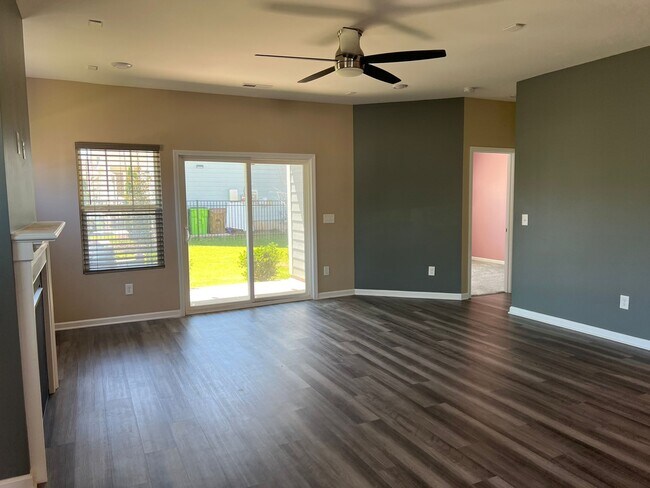 Building Photo - 501 Sage Oak Ln