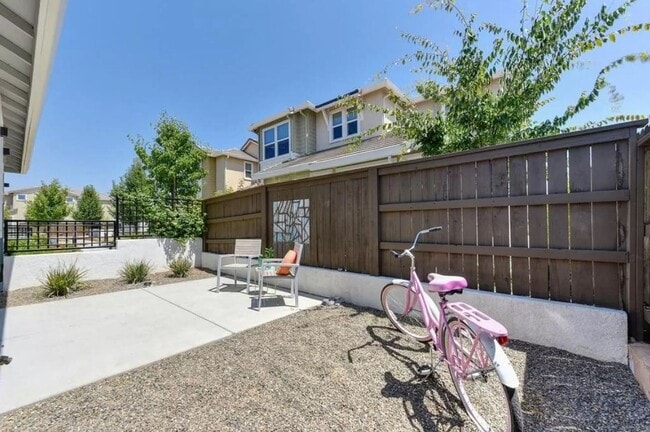 Building Photo - Gorgeous 4 Bedroom Patio Home in Rocklin