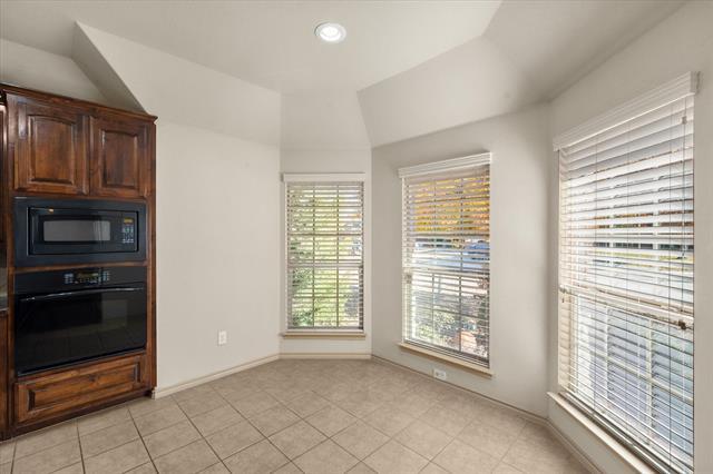 Building Photo - 1613 Country Hills Dr