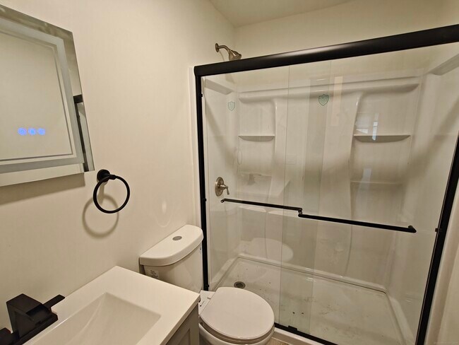 Building Photo - 18 Broadview Hts