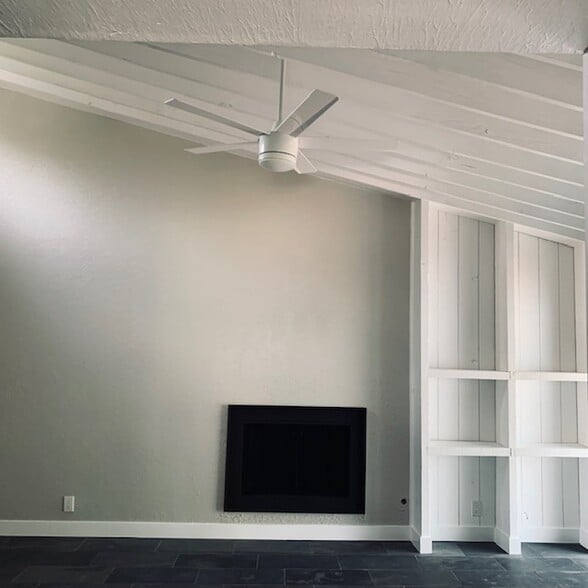 Vaulted 20' ceiling - 23501 Ave La Caza Ave