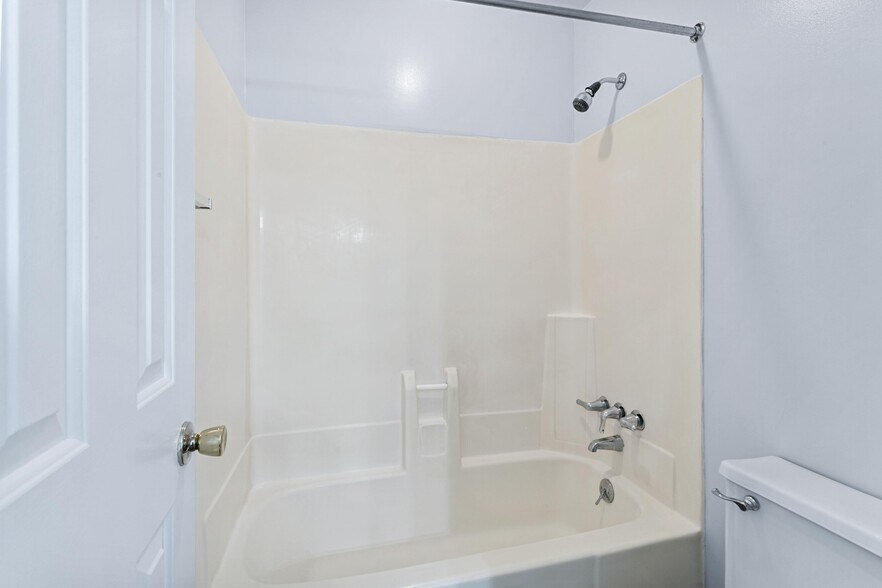 Tub/Shower Combo in its own room - 117 Wellesley Dr