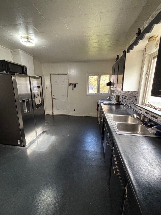 Building Photo - 23 Elm St