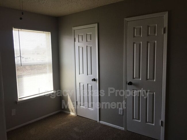 Building Photo - 1409 Courtney Pl