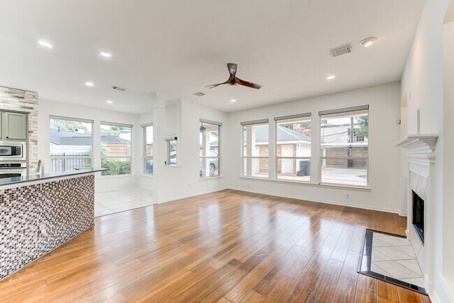Building Photo - 7906 Del Monte Dr