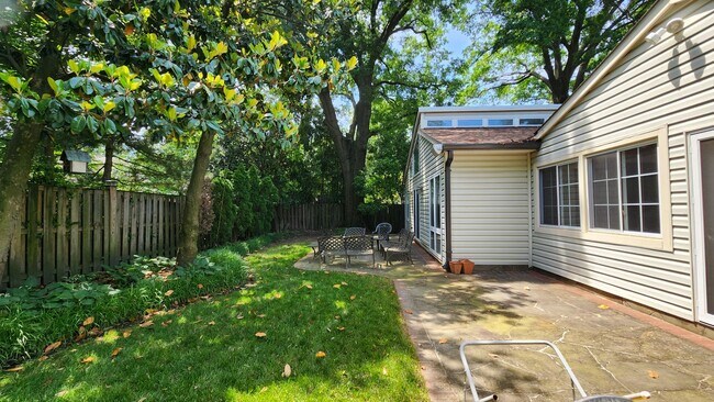 Building Photo - Rare Opportunity In Belle Haven Neighborhood - Yard Work Included in Rent