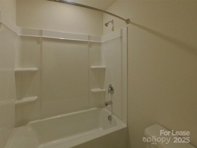 Building Photo - 137 Queenshall Rd