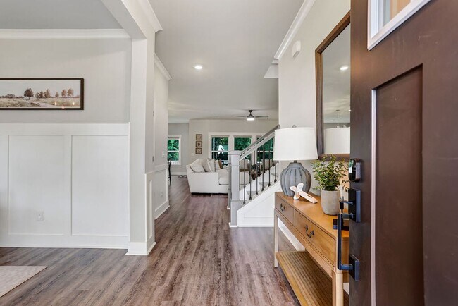 Building Photo - Spacious 4 bedroom 3 bath home with loft