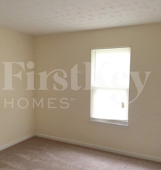Building Photo - 3090 Meadowview Ln