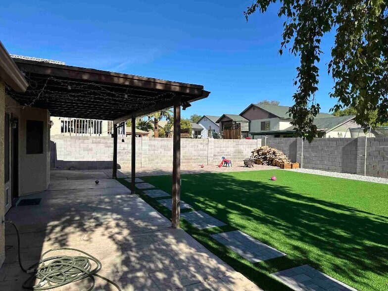 Building Photo - 1043 N Gibson St