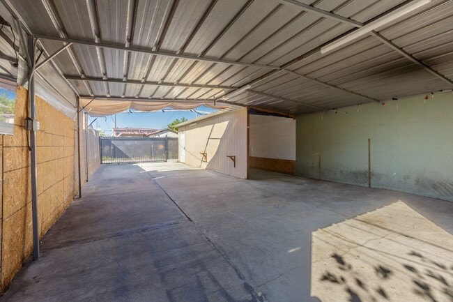 Building Photo - Charming Single-Family Home with Backyard Parking in Pacoima