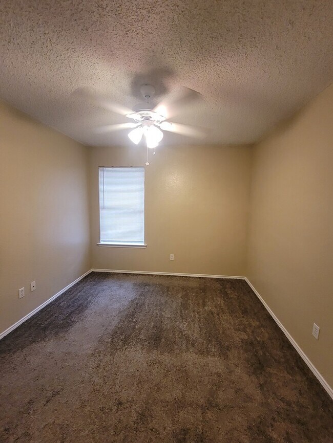 Building Photo - Cozy 3/2/2 in Fort Worth