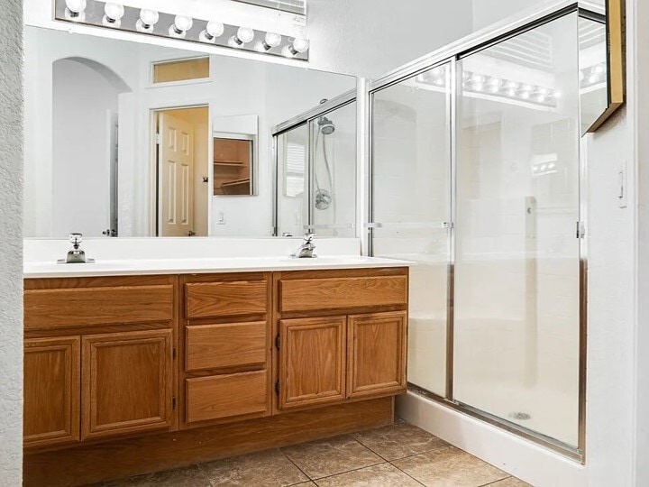 Building Photo - 26805 China Dr