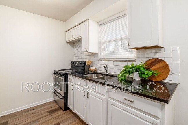 Building Photo - 1170 Bryden Rd