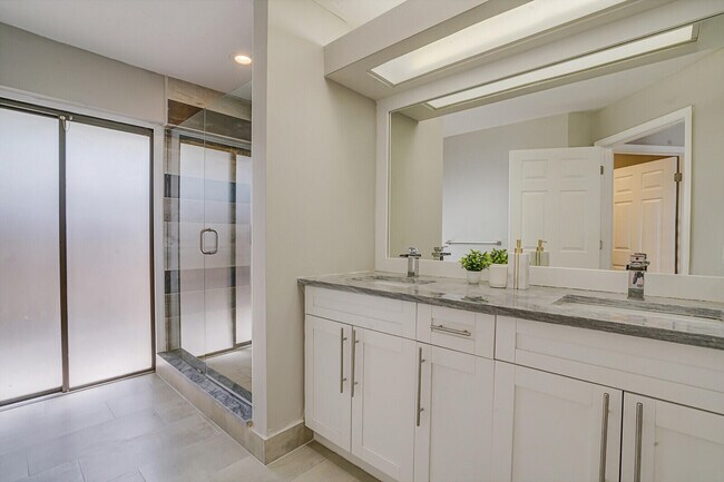 Building Photo - 13834 Geranium Pl