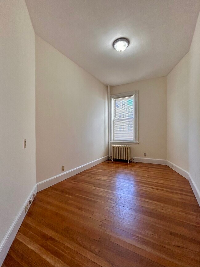 Building Photo - 75 Elmira St