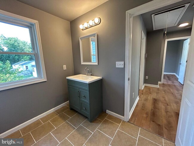 Building Photo - 5517 Schumacher Dr