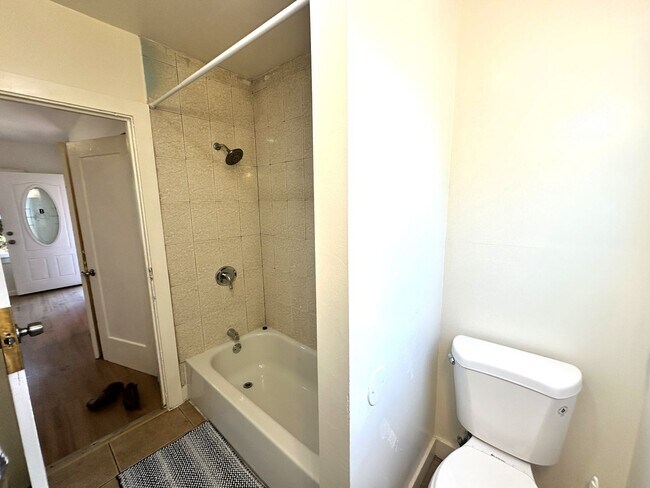 Building Photo - 2648