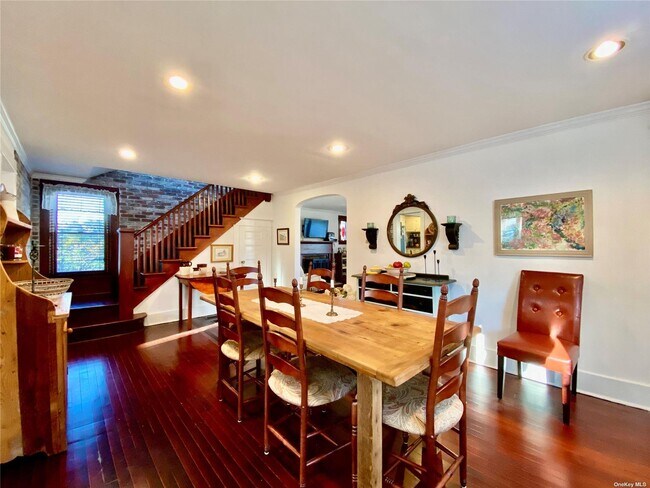 Building Photo - 1975 Youngs Ave