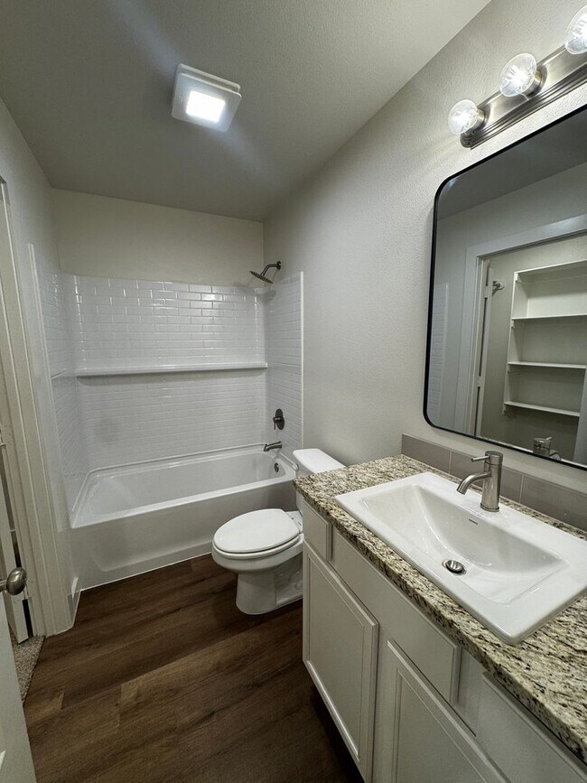 Building Photo - Located in Homestead!!! Newer Fabulous 3/2/1 CISD