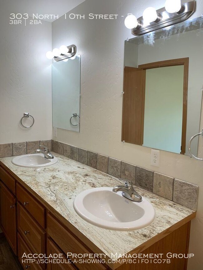 Building Photo - Brand new Duplex - Selah