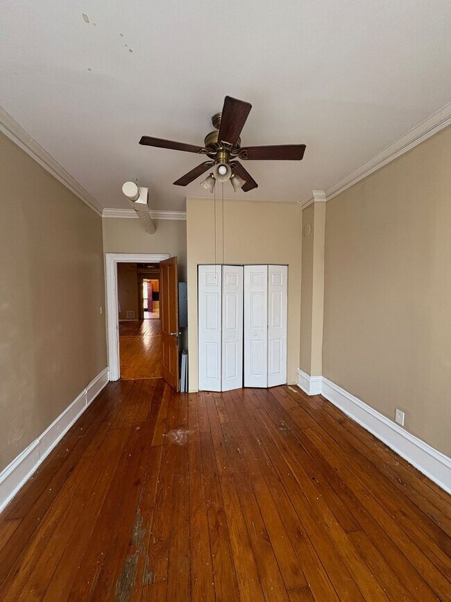Building Photo - 1154 W 18th St
