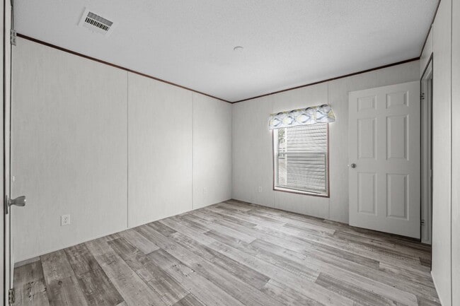 Building Photo - 3150 Plateau Dr
