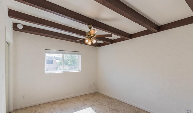 Building Photo - Available for a 10 month lease!! 4 bed, 2 bath less than a mile to campus! Pre-leasing for August...