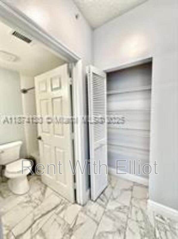 Building Photo - 2015 SE 10th Ave