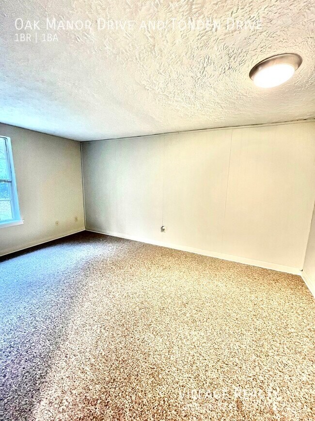 Building Photo - FEW STEPS, No one above or below! Cozy 1-B...