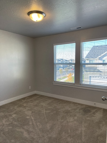 Building Photo - 293 W 590 N