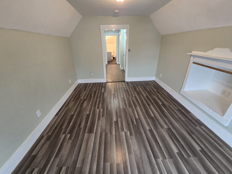 Building Photo - 6 Dixon St