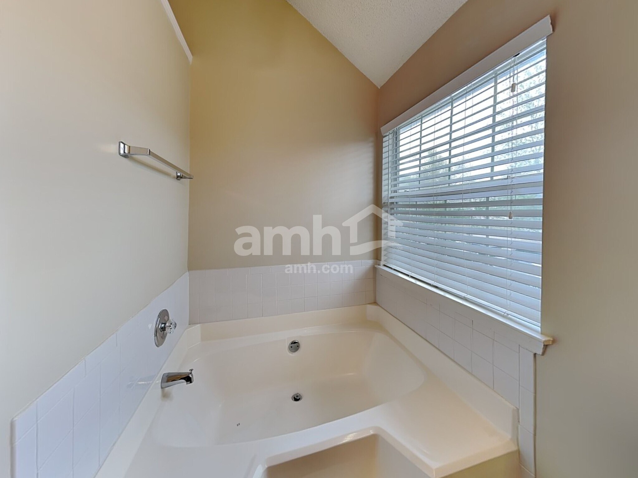 Building Photo - 3335 N Winds Trail