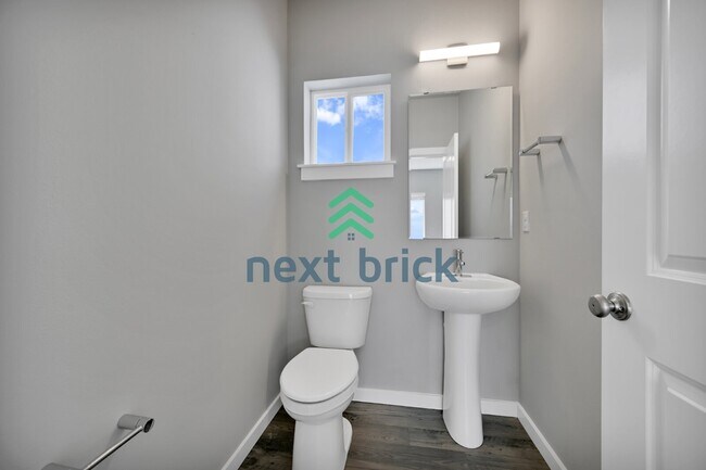 Building Photo - Spacious 4-Bedroom Retreat with 3.5 Baths in Beautiful Bothell – Your Ideal Home Awaits!