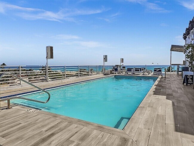 Building Photo - 1052 Ocean Dr