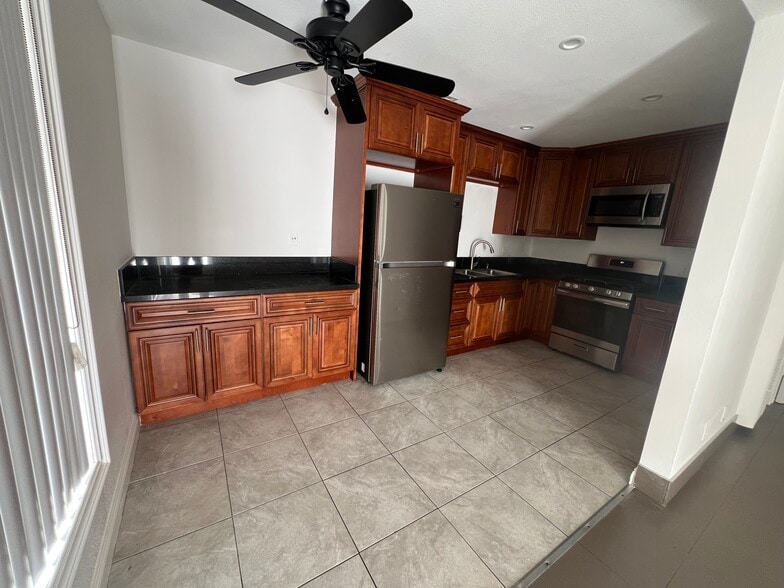 Building Photo - 6906 Marbrisa Ave