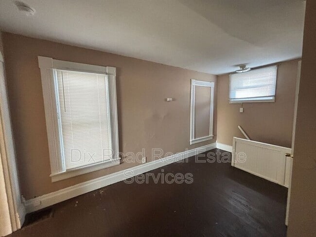 Building Photo - 722 East Ave