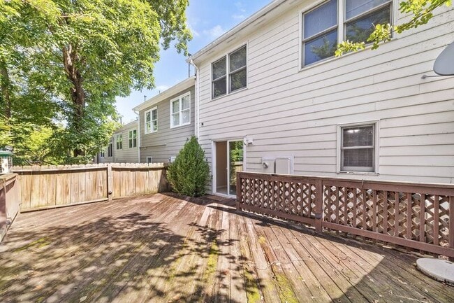 Building Photo - 439 Wynridge Dr
