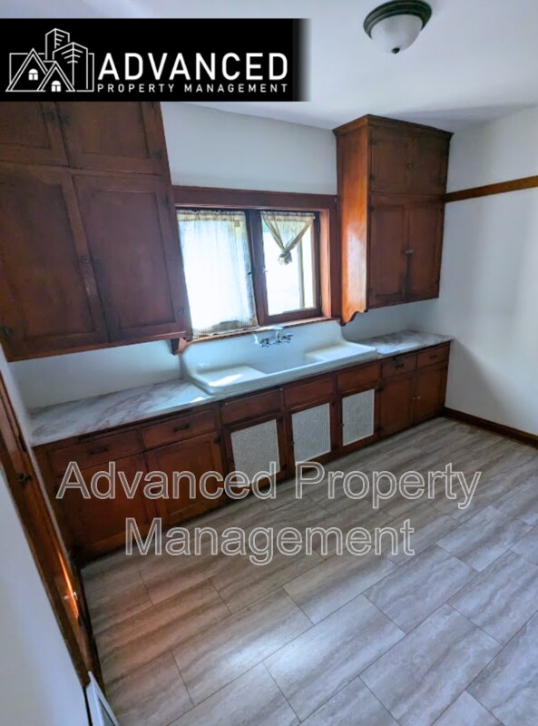 Building Photo - 3725 S Clement Ave