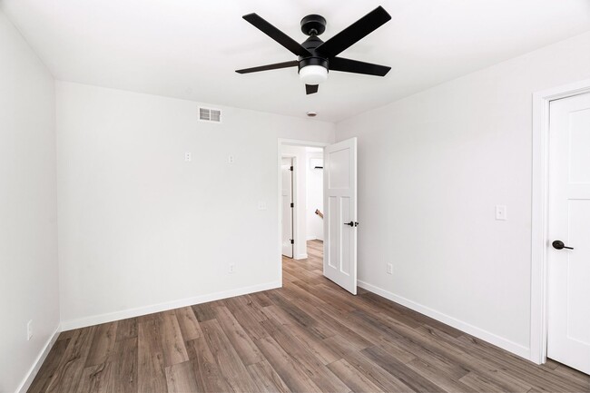 Building Photo - AVAILABLE November! -  3 Bed 3 Bath brand ...