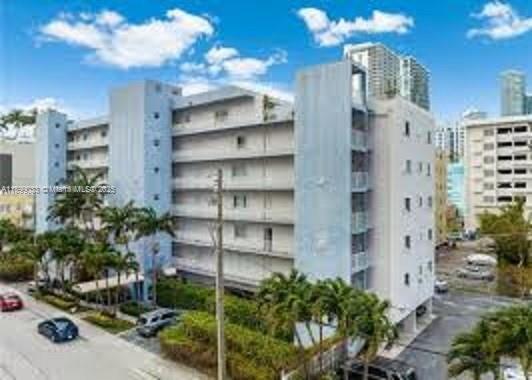 Primary Photo - 677 NE 24th St