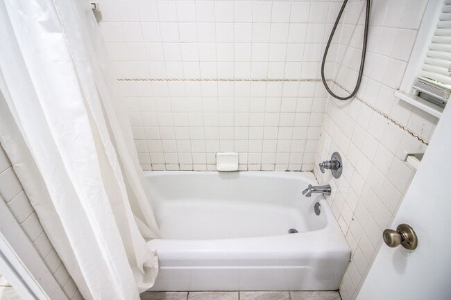 Building Photo - Great 3 bedroom 1.5 bathroom house!
