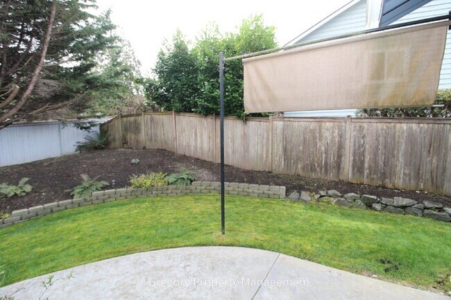 Building Photo - Well Maintained 1st Time Rental 4bed 3bath 2 Car 2076sf New Paint. Huge Fenced Backyard A/C