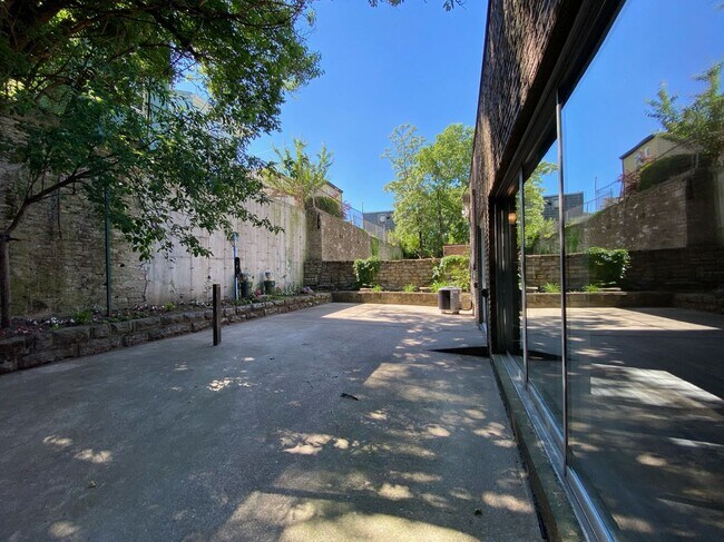 Building Photo - 2822 Jefferson Ave