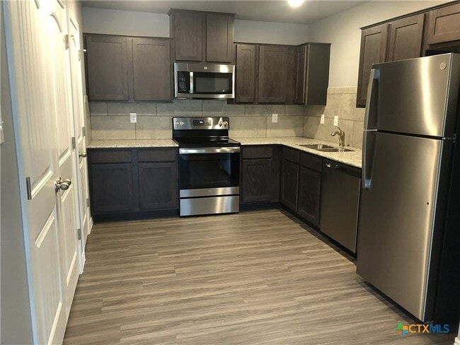 Building Photo - 1818 Castroville Trl