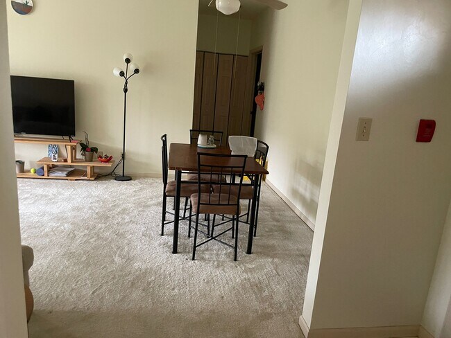 dining area - 8660 S Liberty Ln